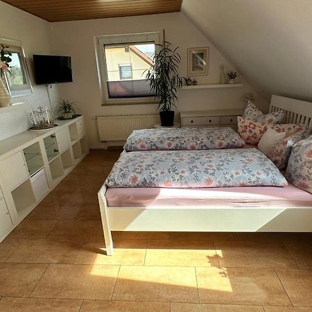 Gaestezimmer Zum Waldsachsener Grund Meerane Bagian luar foto